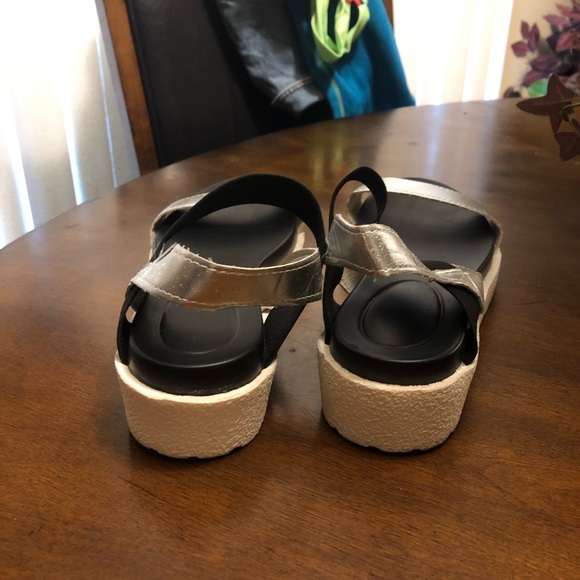 Sandals - Picture 5 of 8